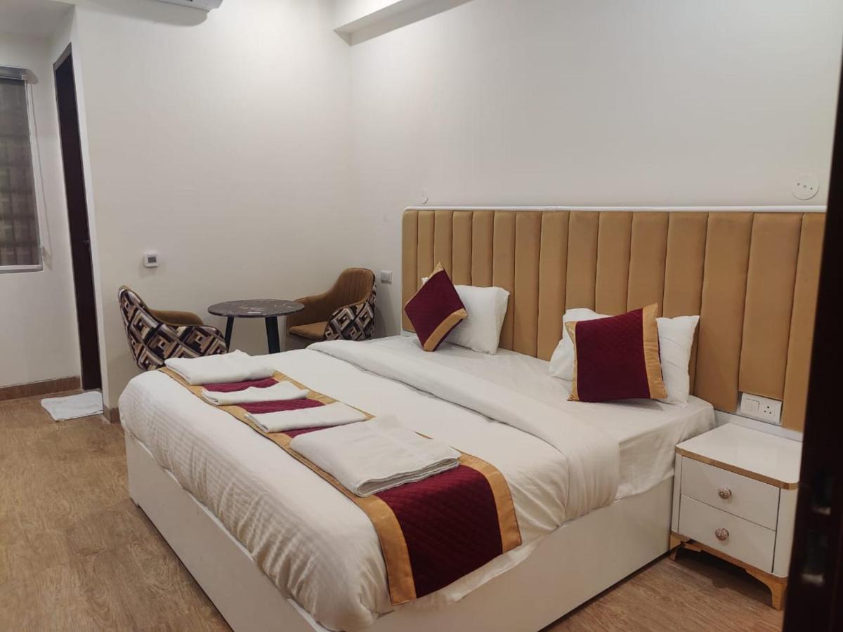 Amahi Inn Γκουργκάον Εξωτερικό φωτογραφία