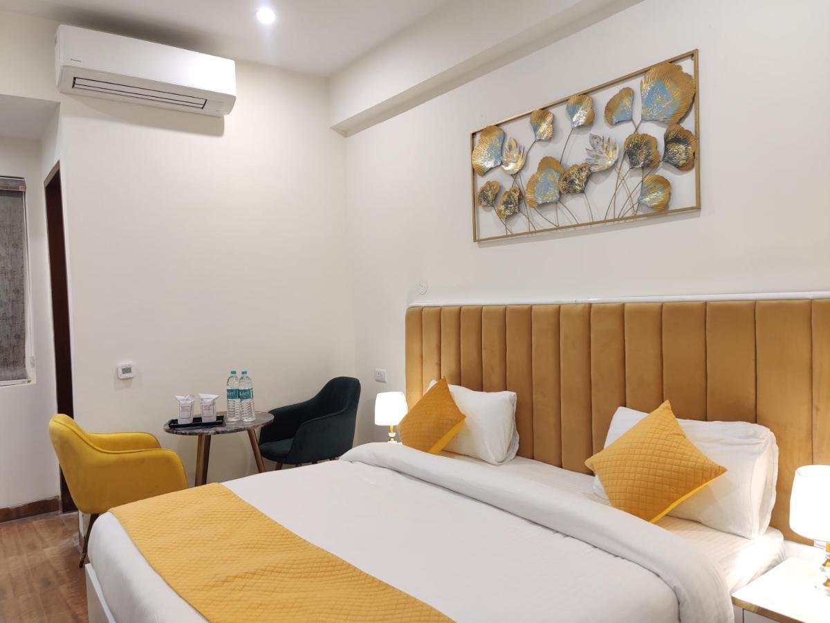 Amahi Inn Γκουργκάον Εξωτερικό φωτογραφία