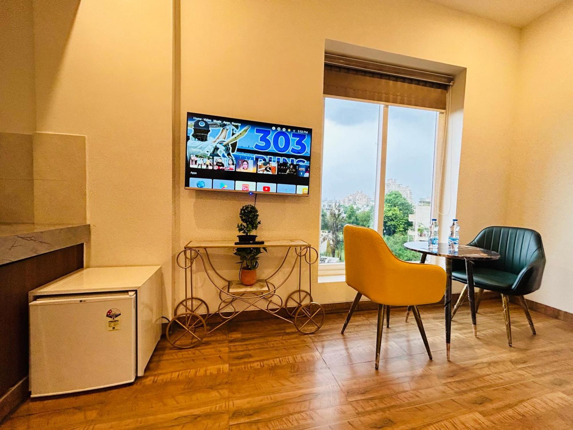Amahi Inn Γκουργκάον Εξωτερικό φωτογραφία