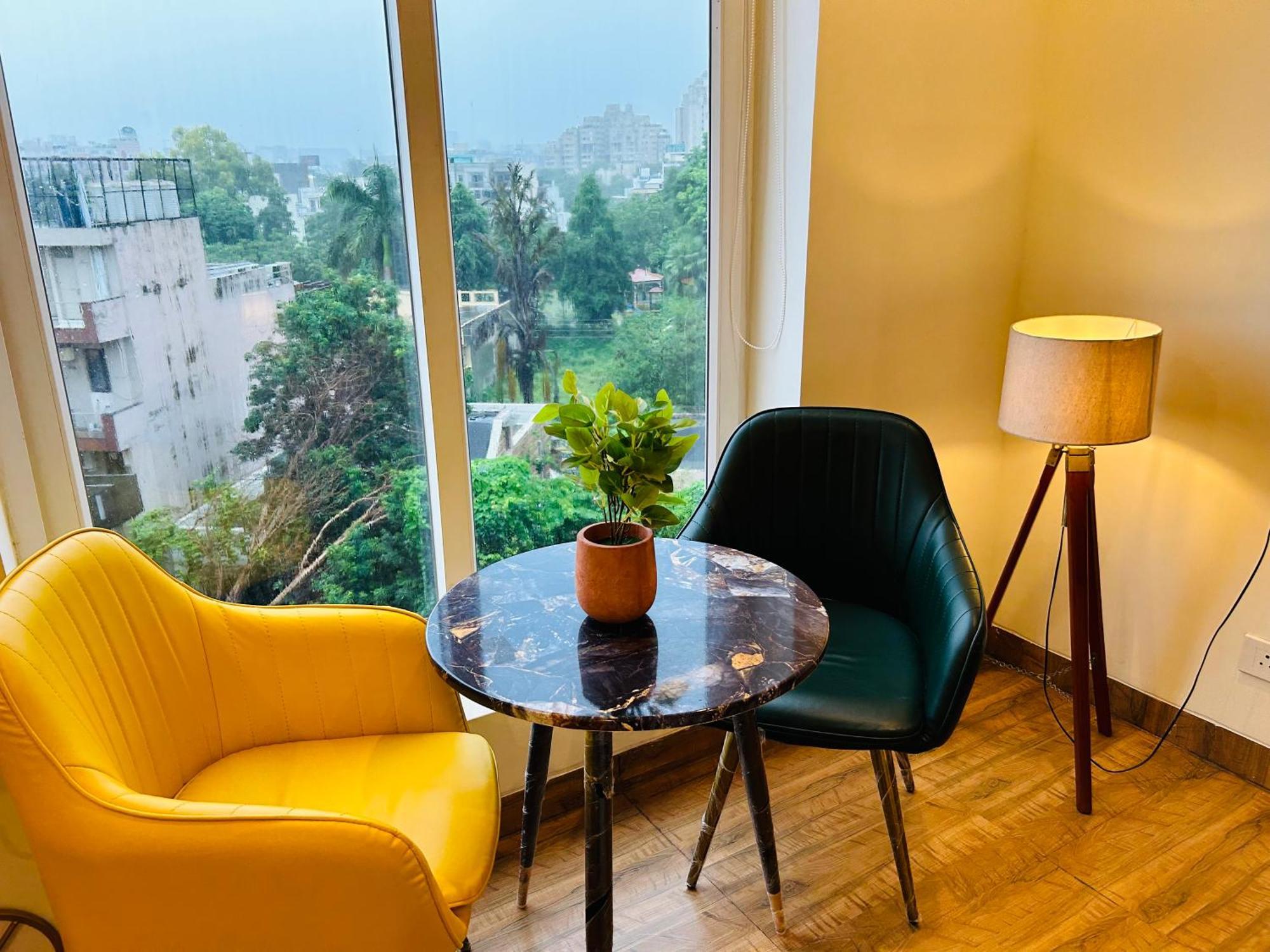 Amahi Inn Γκουργκάον Εξωτερικό φωτογραφία