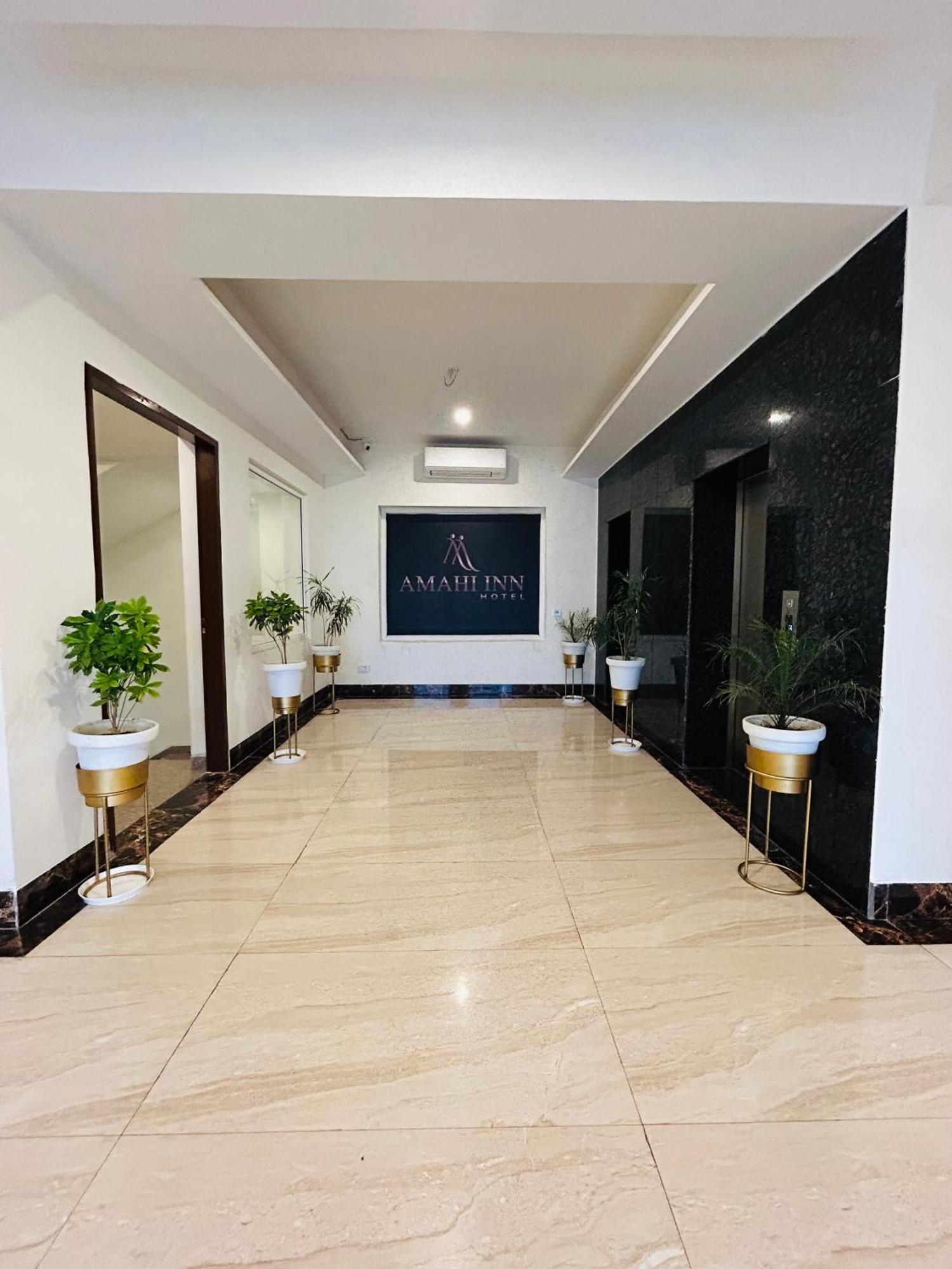 Amahi Inn Γκουργκάον Εξωτερικό φωτογραφία